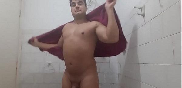  YURI GAÚCHO HOT SHOWER